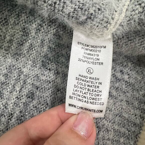 Cyrus Plaid Sweater Top Size XL - Picture 7 of 7